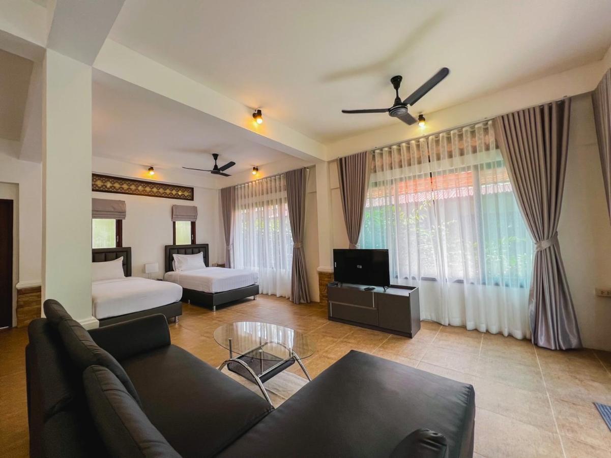 Chaba Thong Nai Pan Yai